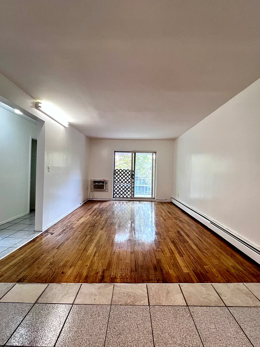 Building Photo - 2065 E 57th St