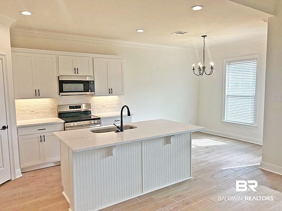3rd image of 961 Ashville Cir