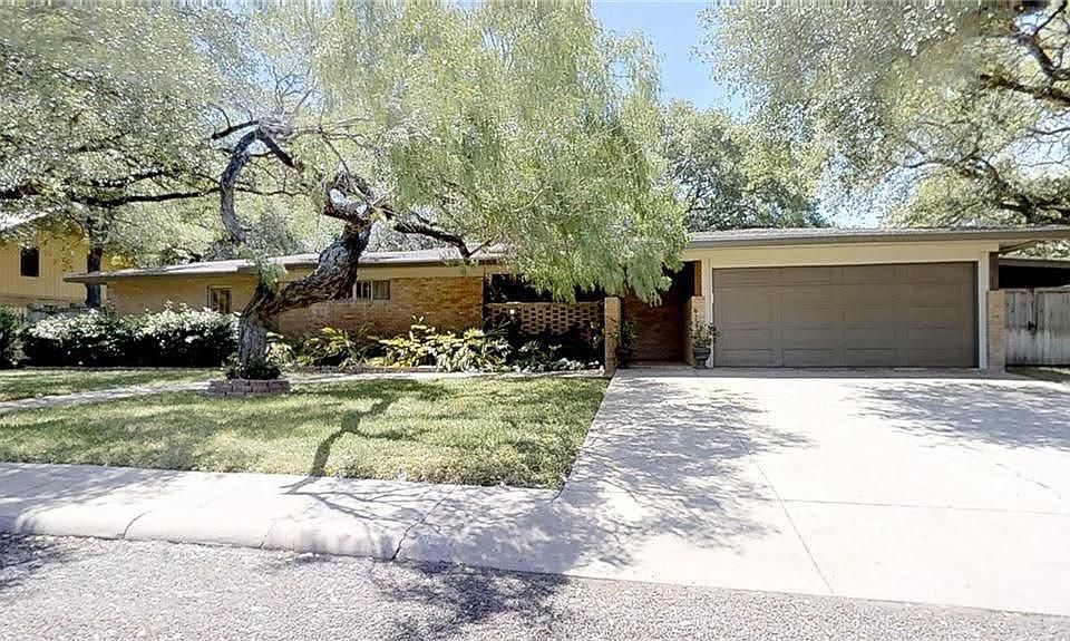 1st image of 1816 Clare Dr