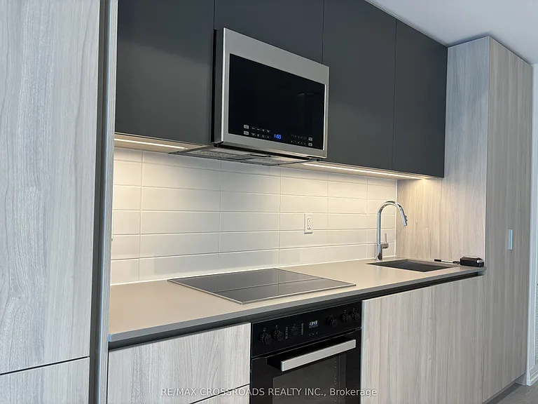 400 King St W #1010 — Photo 5