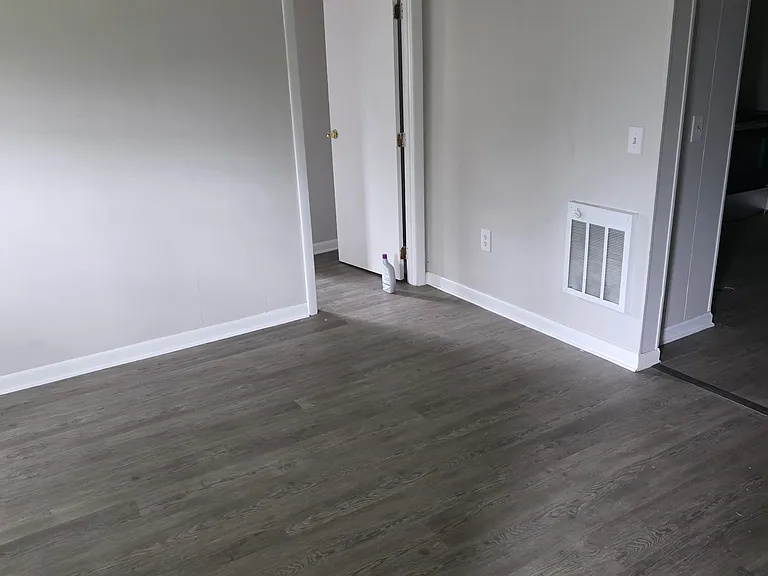 819 Douglas Turnpike — Photo 2