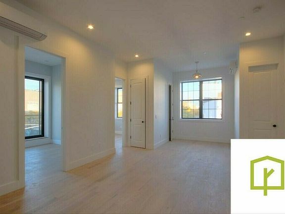 3rd image of 200 Montrose Ave #3A