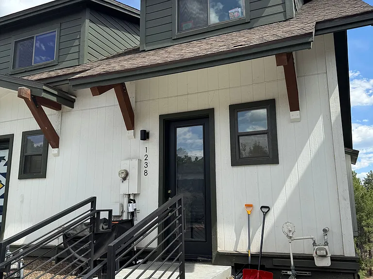1238 E Jen Dr — Photo 1