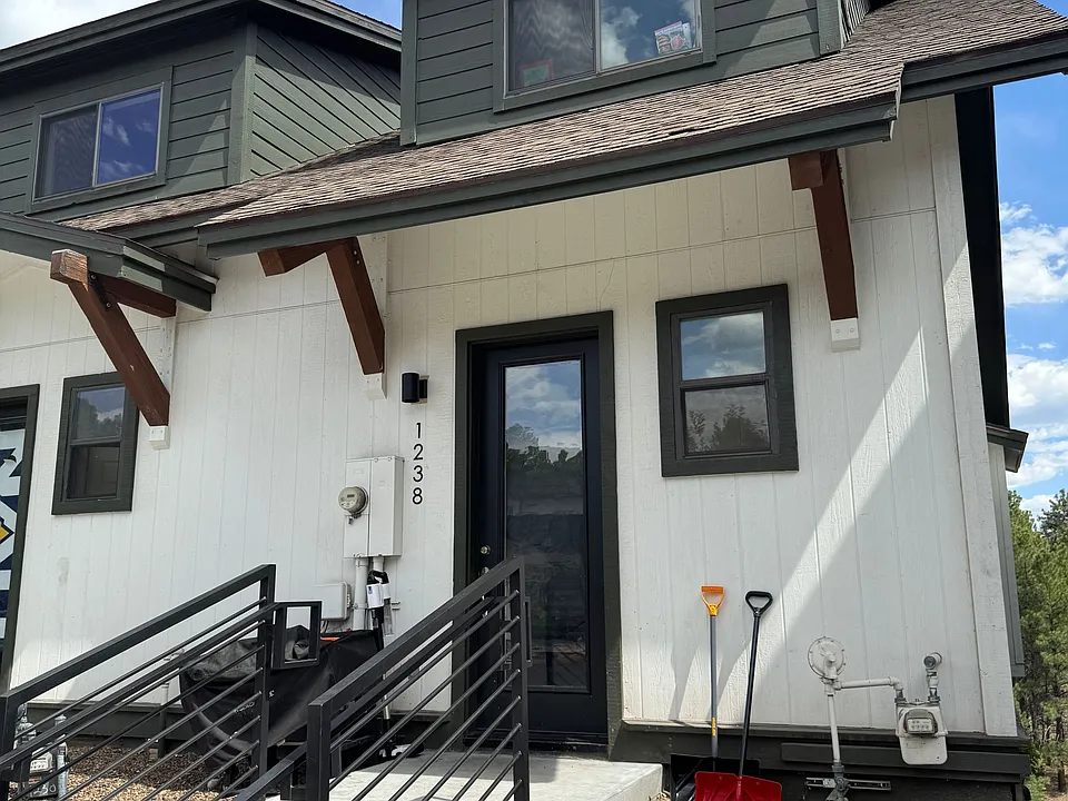 1238 E Jen Dr