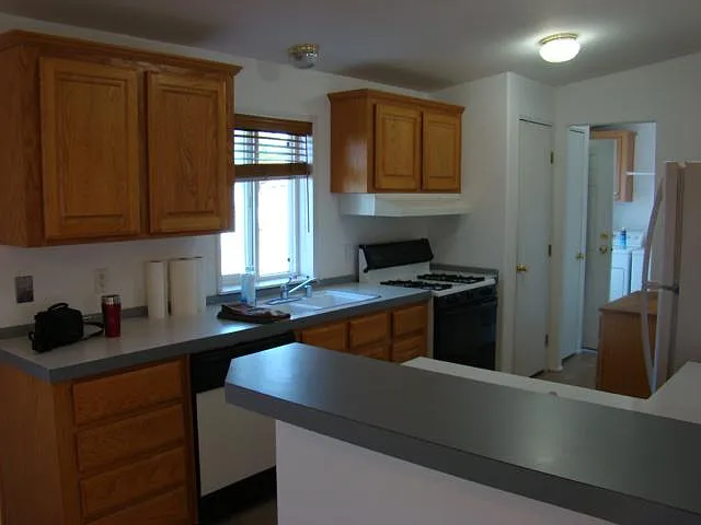 2 bed, 1188 sqft, $1,750 — Photo 3