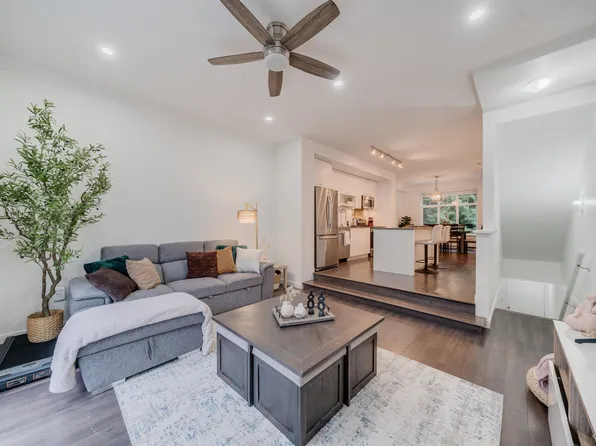 8168 136a St #111, Surrey, BC V3W 2Z6