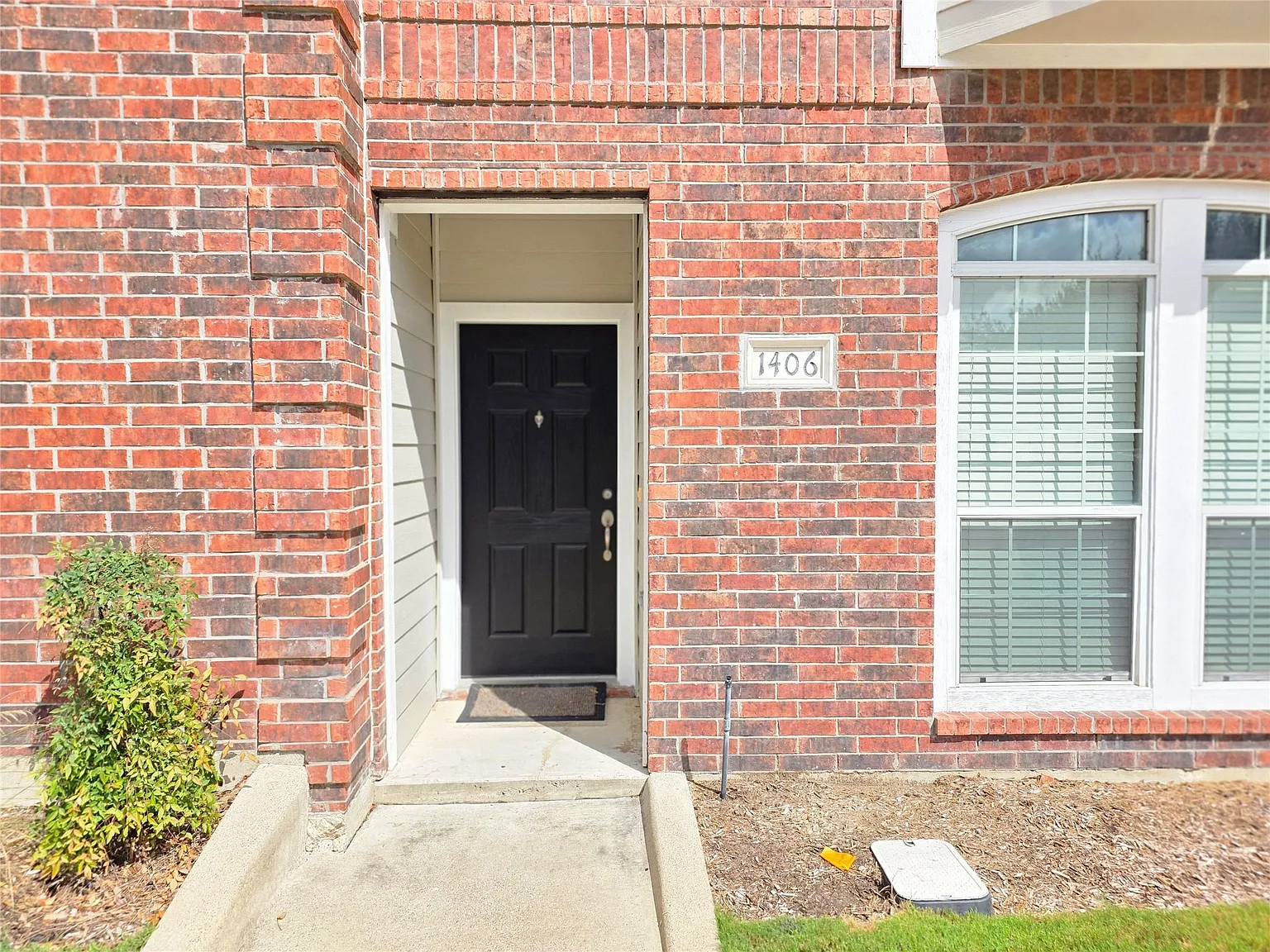 4 bed, 4.5 bath, 1856 sqft, $750 — Photo 3