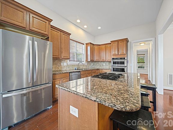 3rd image of 3464 County Down Ave
