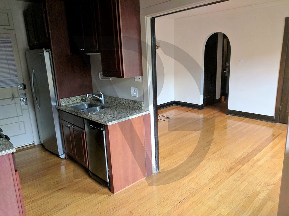 2nd image of 2100 W Ainslie St #2100W3