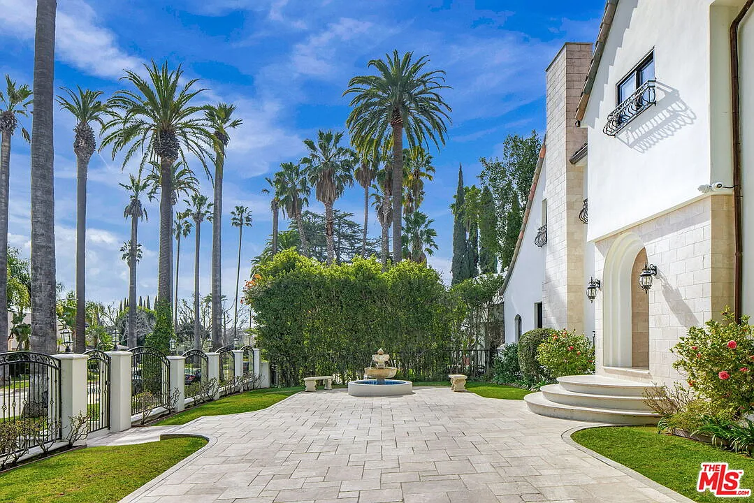 6 bed, 7.5 bath, 4500 sqft, $28,000 — Photo 3