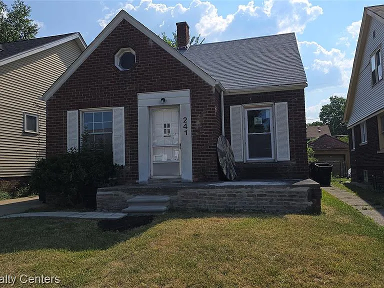 241 Eastlawn St — Photo 1
