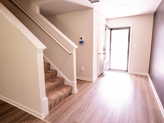 4th image of 2814 Meadowview Blvd