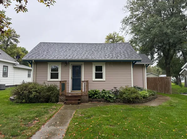 423 Hansina Ave, Volga, SD 57071
