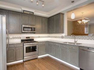 4327 Savoy Ln, McHenry, IL 60050