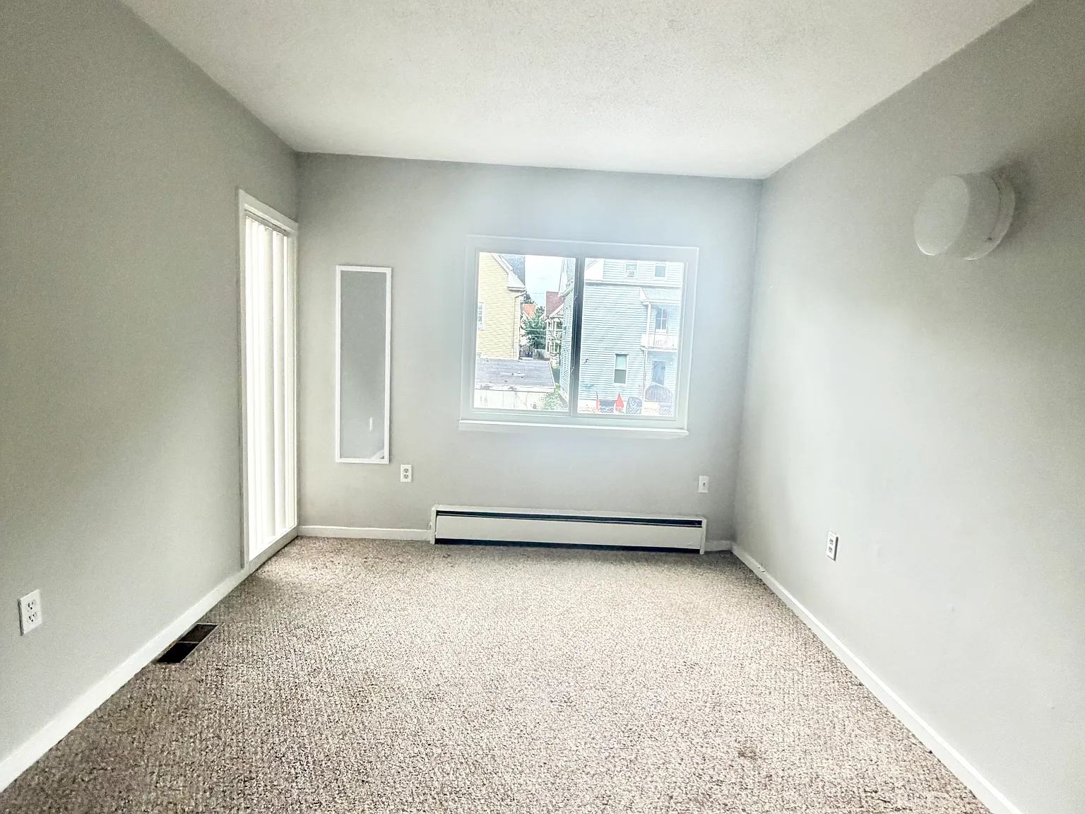 2 bed, 900 sqft, $1,500 — Photo 2