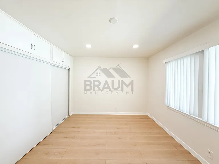 15550 Vanowen St — Photo 5