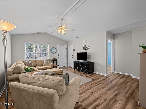 3rd image of 113 English Ivy Lane