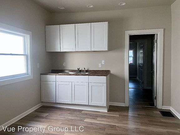 3rd image of 317 E Washington St #1
