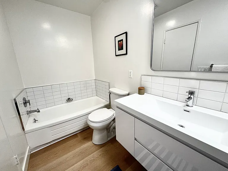 Sherman Oaks Apartments — Photo 10