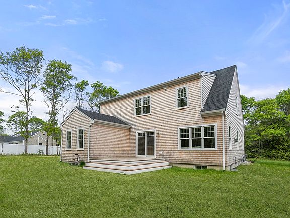 2nd image of 10 Laurel Ln