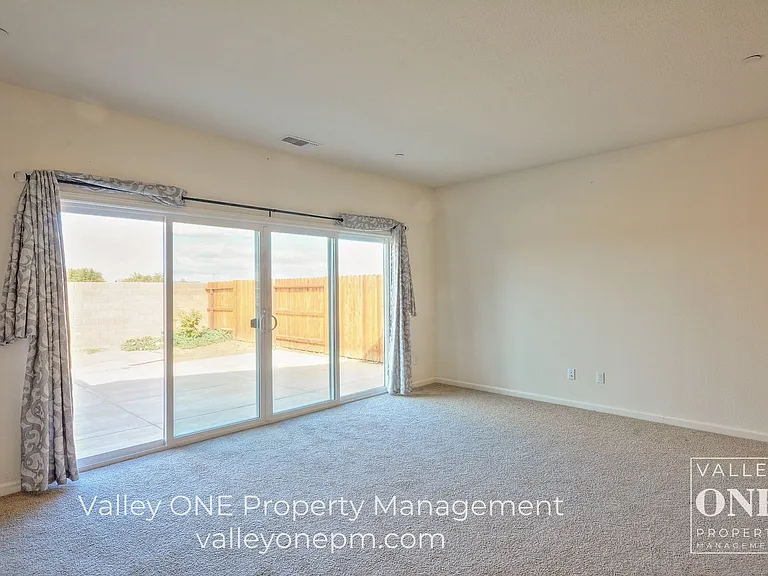 933 Tipton Ln — Photo 23