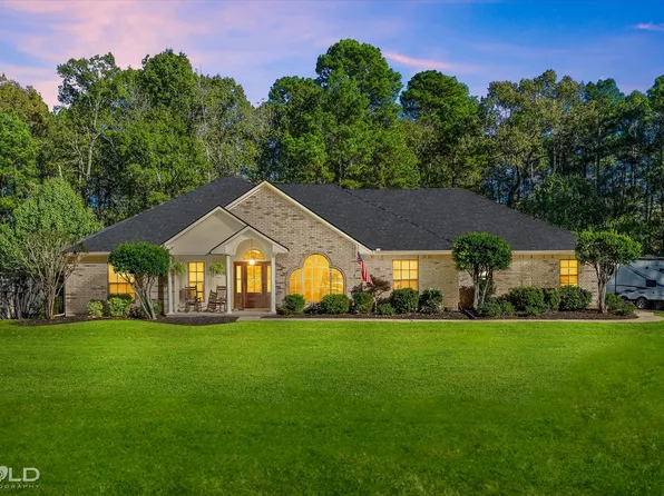 8150 Southdowns Dr, Shreveport, LA 71107