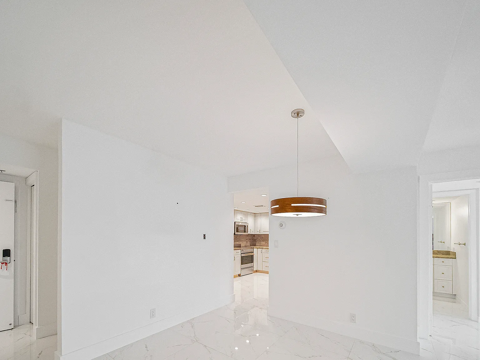 2 bed, 2.5 bath, 1273 sqft, $3,000 — Photo 4
