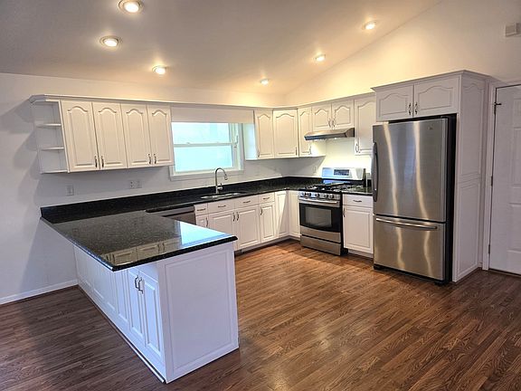 3rd image of 971 Lance Rd