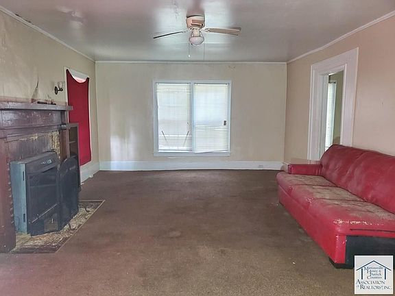 3rd image of 211 Pine St