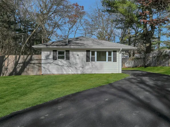 45 Park Lane, Medford, NY 11763