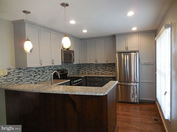 3rd image of 8210 La Faye Ct