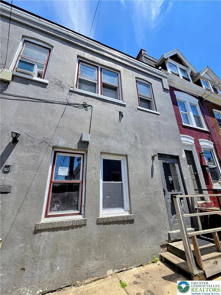 2 bed, 1.0 bath, 800 sqft, $1,400 — Photo 1