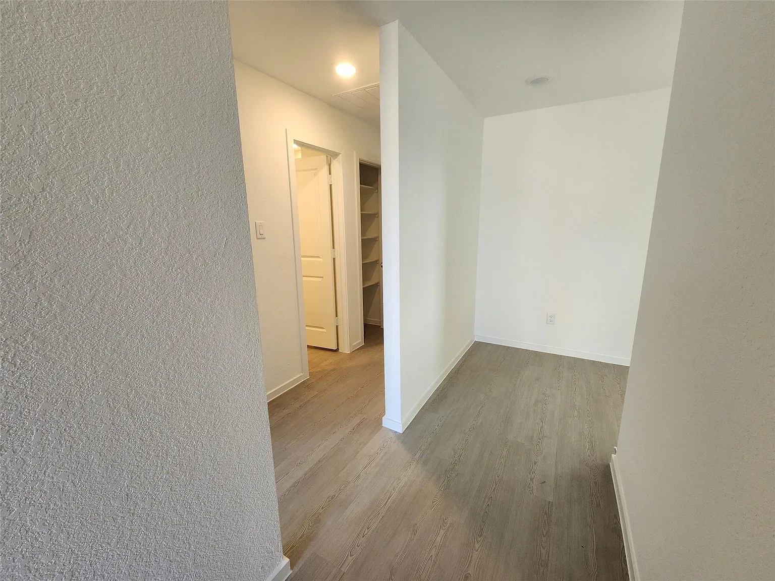 3 bed, 2.0 bath, 1484 sqft, $1,795 — Photo 3