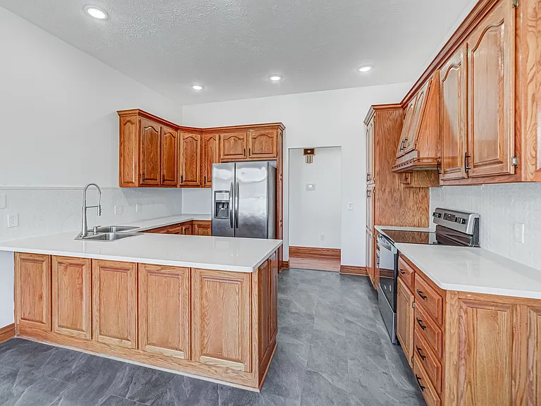 2467 S York Ave — Photo 10