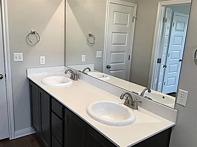 8005 Turnberry Ln — Photo 10