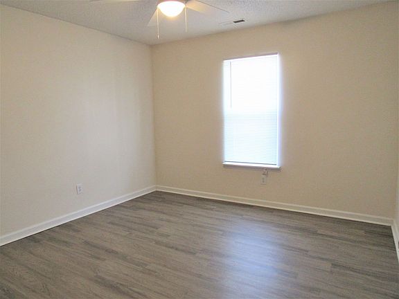 4th image of 108 Live Oak Ct