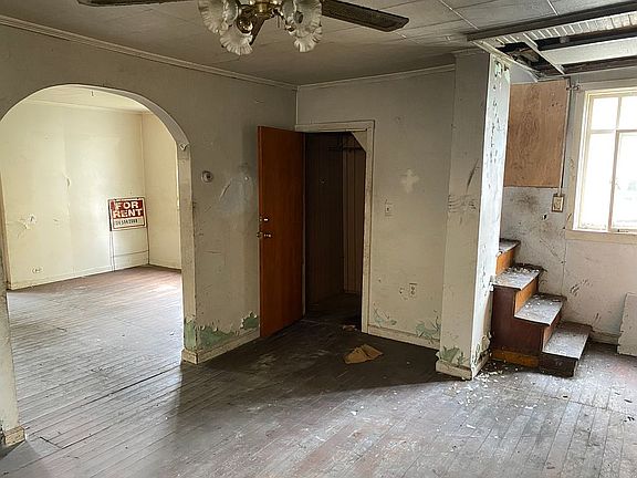 3rd image of 118 N 6th Ave