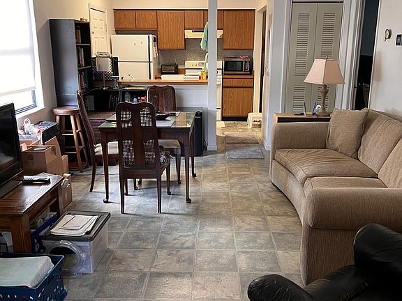 3rd image of 980 ORCHID Street