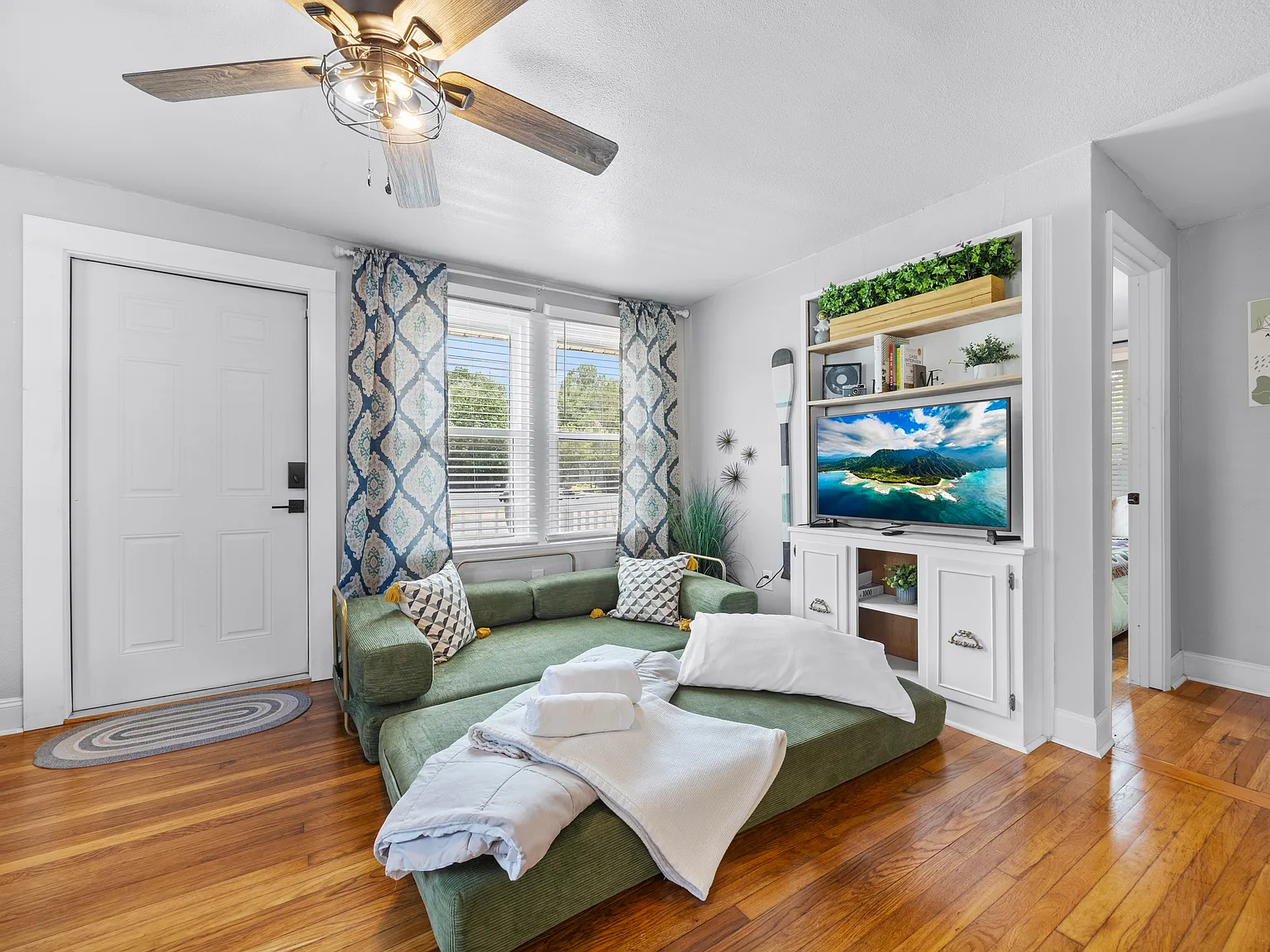 1 bed, 925 sqft, $2,000 — Photo 3