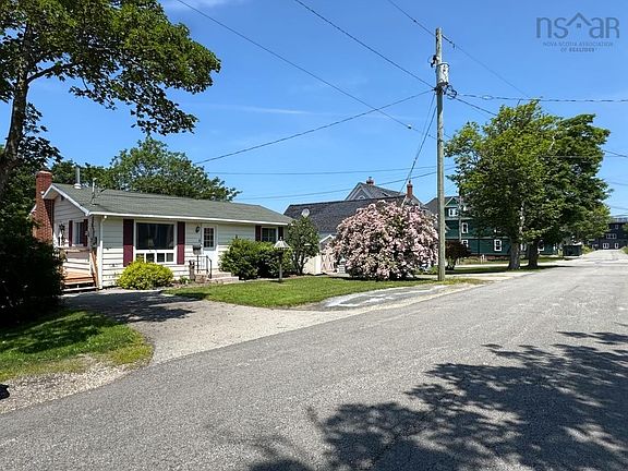 3rd image of 5 Whipple St