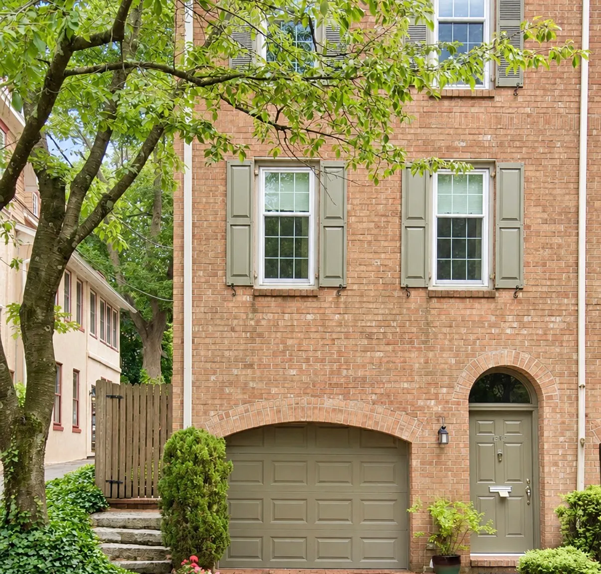 2 bed, 1.5 bath, 2125 sqft, $3,100 — Photo 1