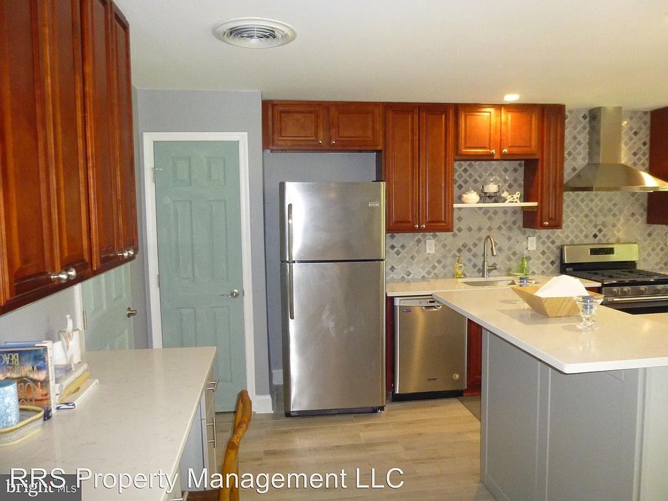 2nd image of 548 Lake Dr