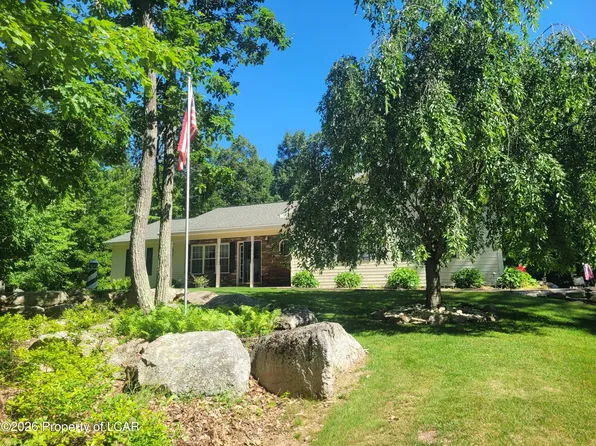 406 E Mountain Side Dr, Sugarloaf, PA 18249