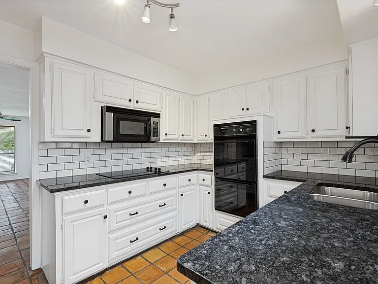 5045 Thunder Rd — Photo 12