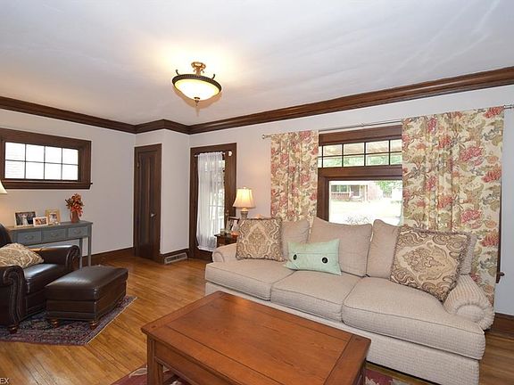 4th image of 2176 Lakeland Ave