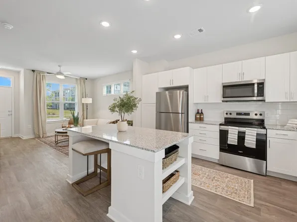 21 Ascend Ln, Hendersonville, NC 28792