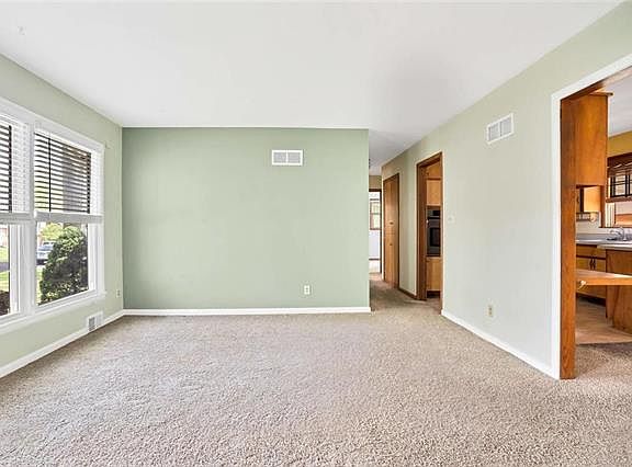 5th image of 7601 W 96th St