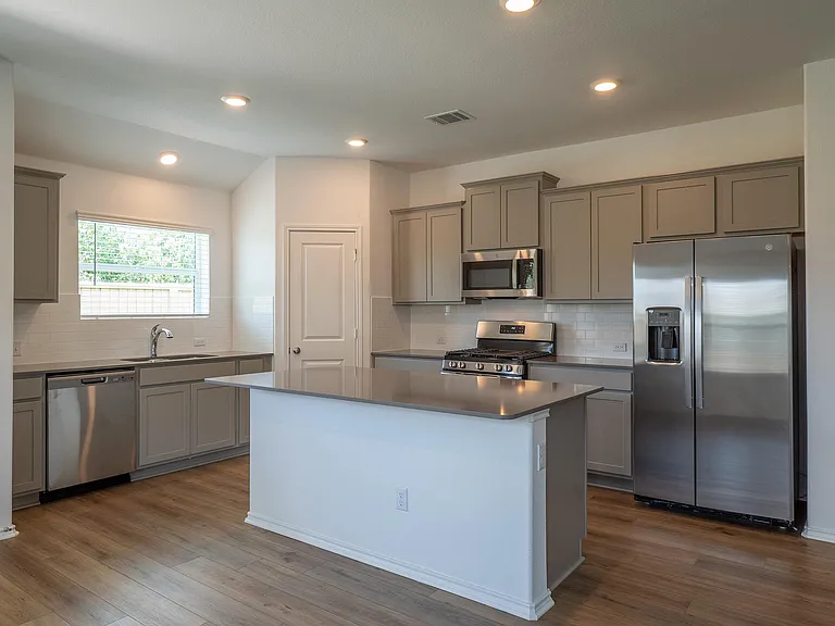 702 Silver Springs Bnd — Photo 23