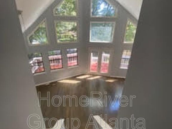 2nd image of 689 Lake Dr