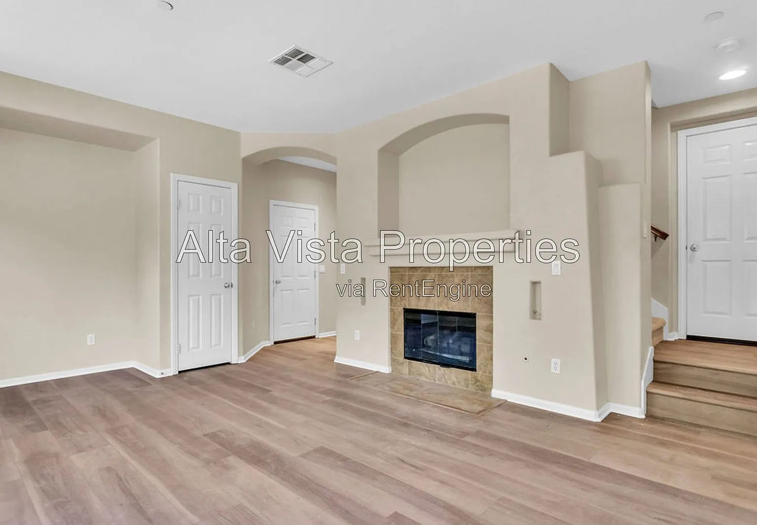 3 bed, 2.5 bath, 1437 sqft, $4,100 — Photo 2
